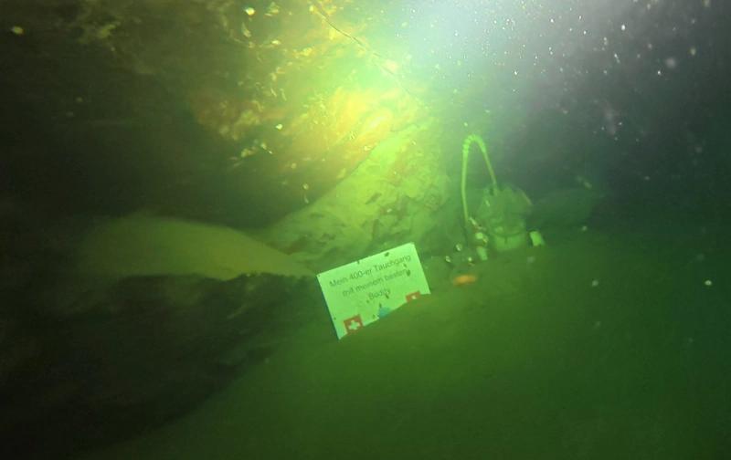 400th dive plate