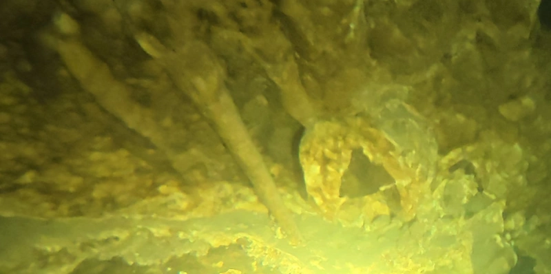 Small stalactite on the side of the builder